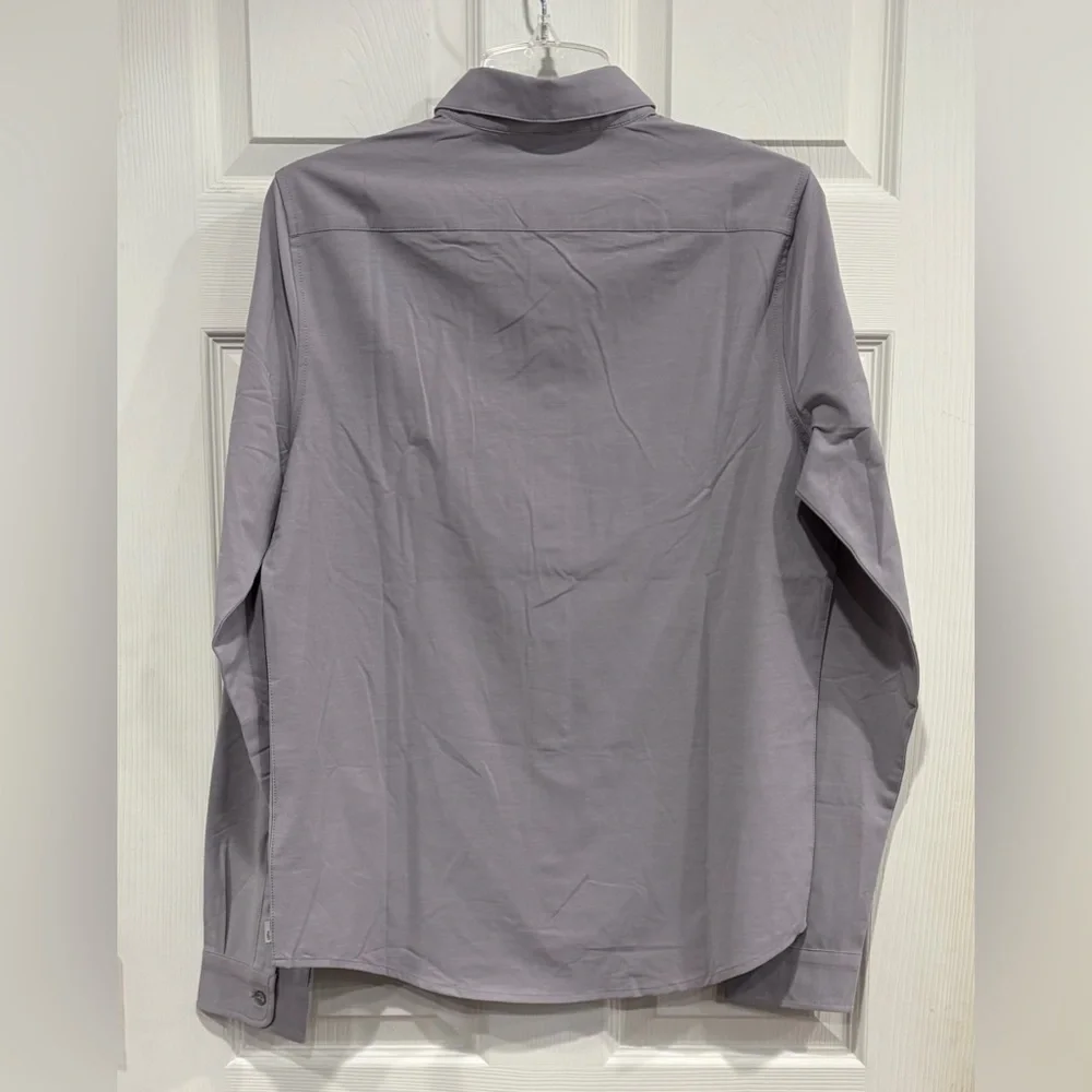 Vuori Men's Small Long Sleeve Bridge Button Down Fog Grey NWT Stretch Woven